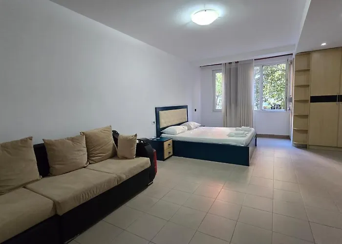 Tirent Apartment-cozy 2-bedroom In Don Bosko Appartement